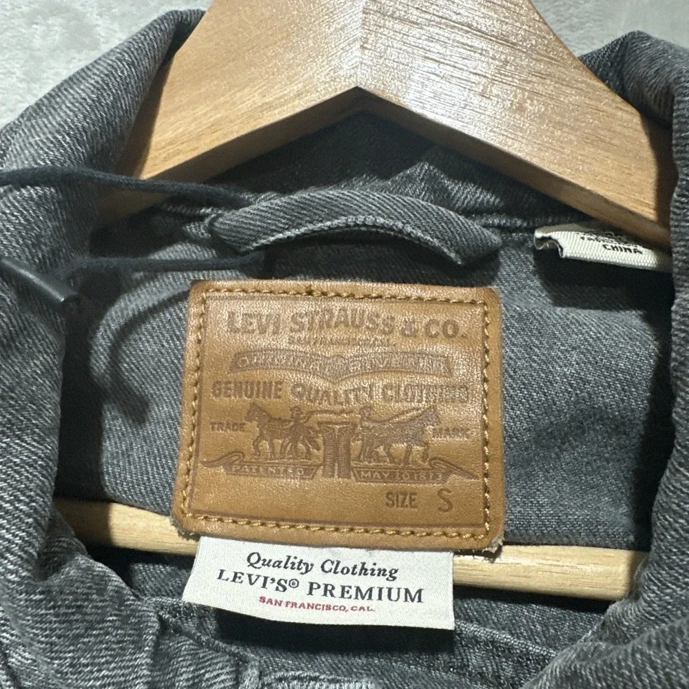 Levi's Premium Men's Relaxed Fit Trucker Jacket Size Small Charcoal - Picture 3 of 8